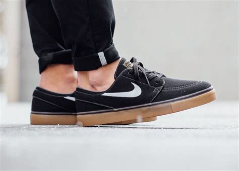 nike janoski schwarz 44|nike sb janoski black gum.